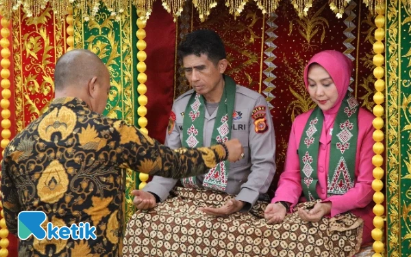 Thumbnail Berita - Kapolda Aceh Datang ke Pendopo Bupati Abdya, Disambut dengan Adat Peusijuk
