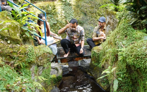 Thumbnail Berita - Malang Darurat Lingkungan! Susur Sungai Brantas Temukan Fakta Mengerikan, Tercemar Limbah Industri hingga Peternakan Babi