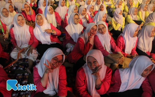 [Foto] Gus Miftah, Cak Percil dan Ahmed Uye Meriahkan Shalawat Kebangsaan 2 Abad Ponpes Tambakberas Jombang