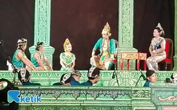 Thumbnail Berita - Kades Ngrance Tulungagung Harap Turun Hujan Usai Ketoprak Siswo Budoyo Tampil Depan Ribuan Penonton