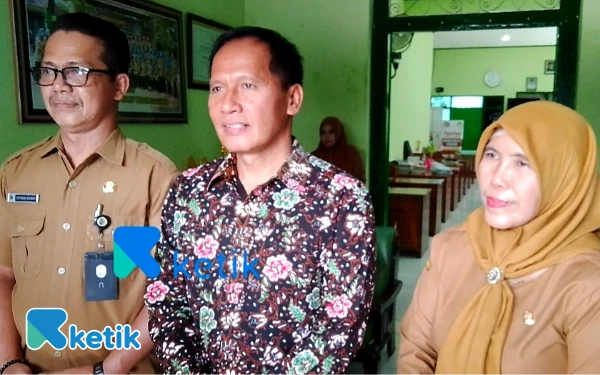 Thumbnail Berita - Klarifikasi Plt Kepala SMPN 1 Kedungwaru Terkait Dugaan Penahanan Ijazah