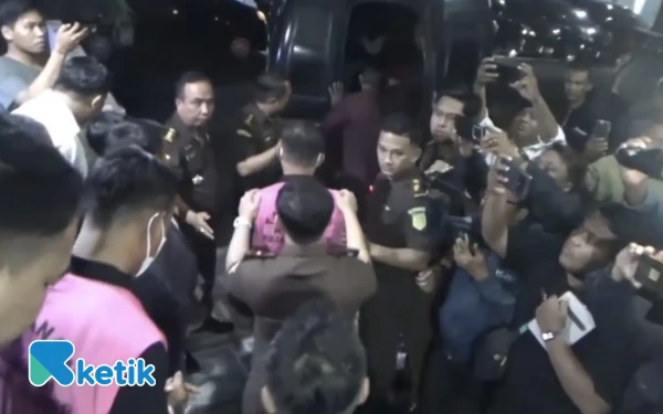 Thumbnail Berita - Kejaksaan Tahan Wakil Ketua DPRD Jember di Kasus Korupsi Sosperda Bareng Mantan Istri