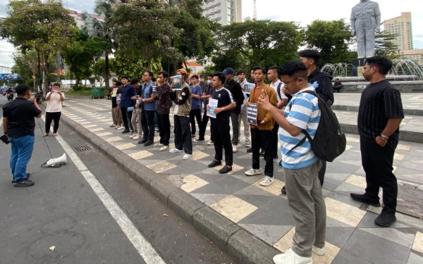 Thumbnail Berita - Setahun Pemerintahan Prabowo, BEM Nusantara Jatim Soroti Militerisasi Ruang Sipil dan Penggusuran Lahan