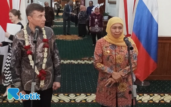 Thumbnail Berita - Khofifah Buka Pintu Lebar! Rusia Kepincut Investasi Maritim di Jawa Timur