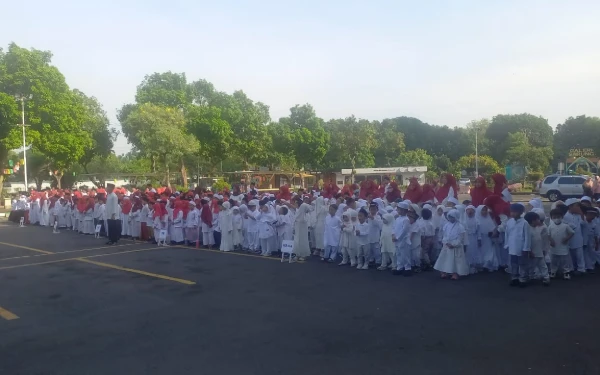 Thumbnail Berita - Hari Santri 2025! Santri Al-Akbar Surabaya Bersatu Dalam Sholawat dan Jihad Digital