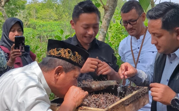Thumbnail Berita - Mahasiswa UNIDA Gontor Buat 'Trigono Park', Kawasan Wisata Lebah Digital Pertama di Indonesia