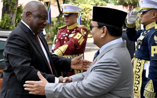 Presiden Prabowo Sambut Hangat Kedatangan Presiden Afsel Ramaphosa di Istana Merdeka