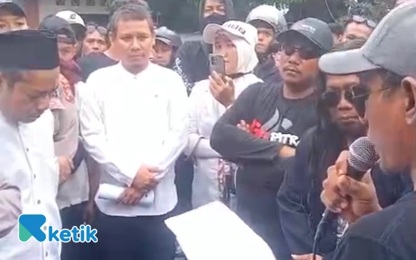 Thumbnail Berita - Masyarakat Makin Sulit Cari Kerja, Genpatra Gresik Desak Disnaker Prioritaskan Warga Lokal