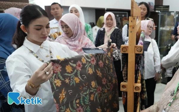 Selvi Gibran Dorong UMKM Batik Kabupaten Bandung Lestarikan Motif Kina sebagai Identitas Lokal