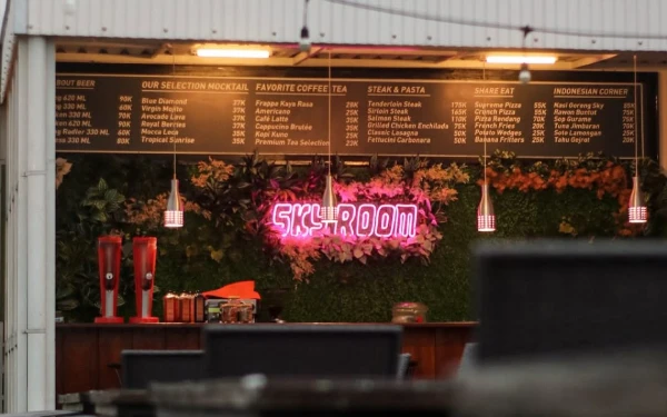 Thumbnail Berita - Nongkrong di Atas Awan, Pengalaman Unik di Sky Room Cafe Malang