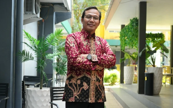 Thumbnail Berita - Akhmad Taufiq: Sastra adalah Ruang Imajinatif untuk Menemukan Nilai Kemanusiaan