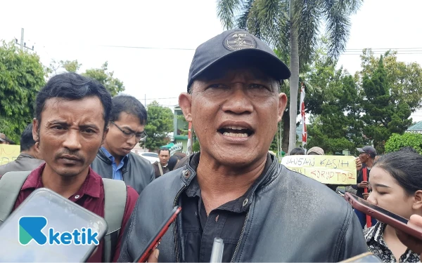 Thumbnail Berita - Ratu Adil Kecam Rencana Pemangkasan Jasa Medis Kota Blitar, Disebut Khianati Rakyat