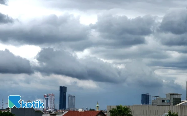 Thumbnail Berita - Cuaca Kota Surabaya 23 Oktober 2025 Diprakirakan Hujan Ringan, Kota Pasuruan Berawan