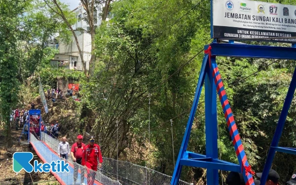 Thumbnail Berita - Jembatan Gantung Kedungkandang-Polehan Selesai Dibangun, Permudah Akses Siswa ke Sekolah
