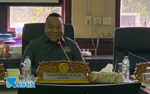 Thumbnail Berita - RAPBD Surabaya 2026 Rp47 Miliar untuk Gen Z, Ketua Komisi A Ingatkan Jangan Asal Setujui Proposal