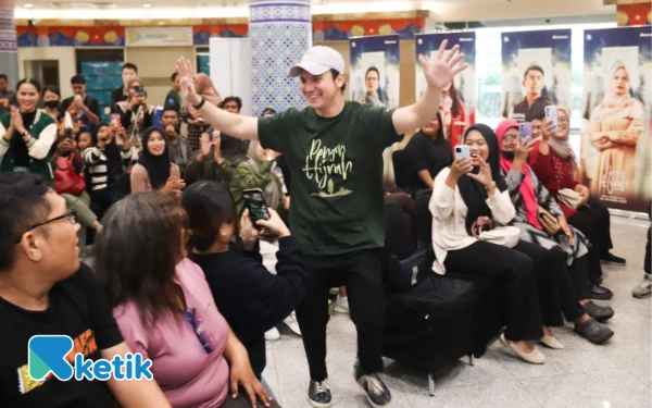 Thumbnail Berita - Cerita Endy Arfian Belajar Bahasa Uzbekistan Sebelum Perankan Omar di Film Pengin Hijrah