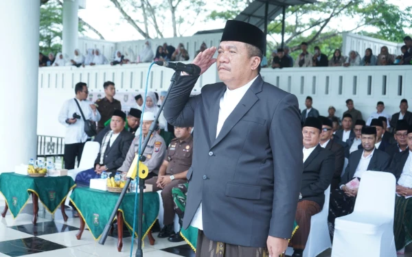 Thumbnail Berita - HSN 2025, Bupati Asahan Tegaskan Peran Strategis Santri dalam Membangun Indonesia Berkeadaban