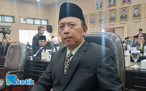 Thumbnail Berita - Ironi Pemerintahan Wali Kota Blitar: DPRD Partai Sendiri Kritik Dana Nganggur Hampir Rp200 Miliar