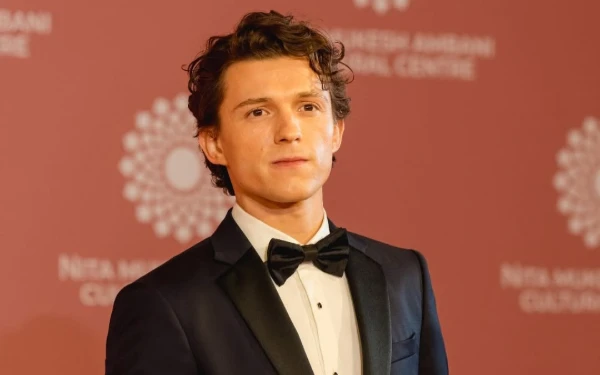 Thumbnail Berita - Tom Holland Tak Bisa Jadi James Bond, Marvel Jadi Penghalang