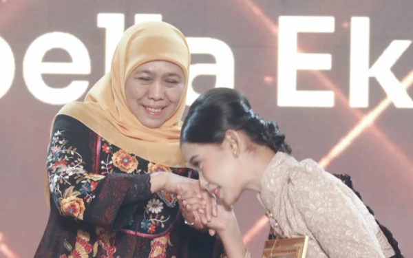 Thumbnail Berita - SEJARAH! Khofifah Terima 2 Rekor MURI Sekaligus, Buktikan Pendidikan Berkualitas Lahirkan Talenta Muda