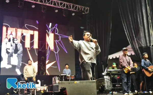 Thumbnail Berita - Harmoni Musik HUT Kota Batu, Guyon Waton Bikin Ribuan Penonton Ambyar dan Bergoyang