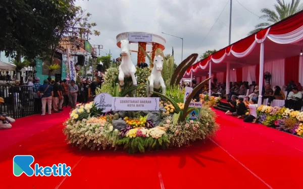 Thumbnail Berita - 67 Kontingen Meriahkan Batu Art Flower Carnival 2025
