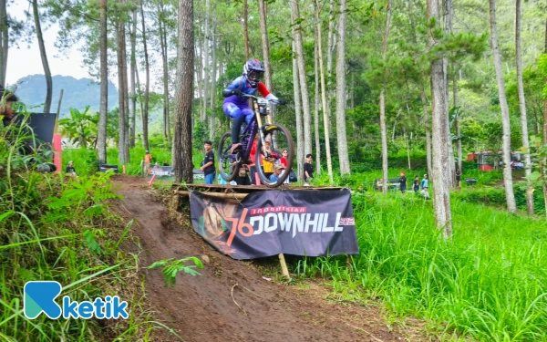 Thumbnail Berita - ‎Rider Lahap Trek Basah Klemuk Bike Park Kota Batu di Final Run 76 IDH 2025