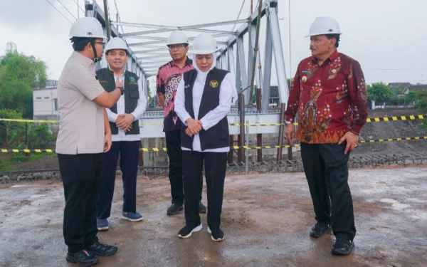 Khofifah Pastikan Jembatan Kutorejo Nganjuk Dibuka November 2025, Dampaknya Dahsyat!