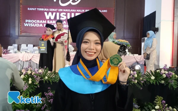 Thumbnail Berita - IPK 3,94 hingga Student Exchange ke Prancis, Kisah Zafira Jadi Wisudawan Terbaik UIN Malang