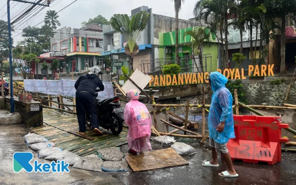 Thumbnail Berita - Jembatan Bambu Dinilai Berbahaya, Butuh Rp5,3 Miliar Bangun Jembatan Sonokembang Pandanwangi Kota Malang
