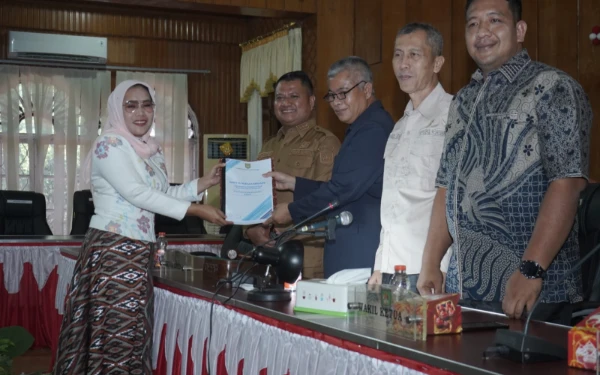 Thumbnail Berita - Rapat Paripurna, Wakil Bupati Asahan Sampaikan Penjelasan atas Pandangan Fraksi-fraksi DPRD