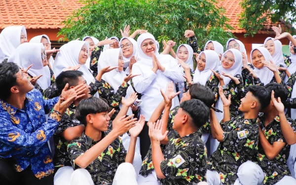 Khofifah All-Out! TKA Siap Digelar,  Ingatkan Listrik dan Jaringan Stabil Demi Sukseskan Siswa Masuk PTN
