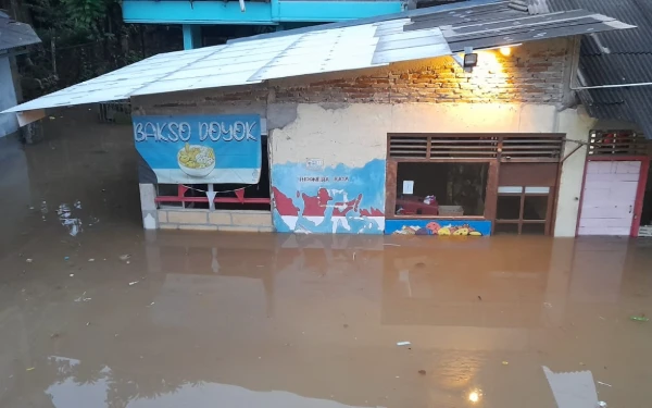 Thumbnail Berita - BNPB Imbau Warga Waspada Cuaca Ekstrem, Banjir dan Longsor Masih Mendominasi