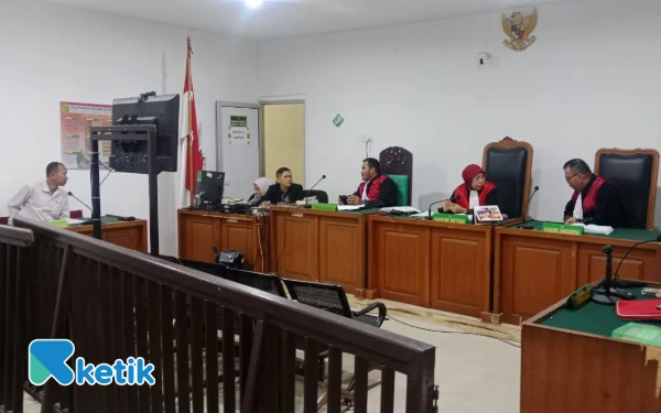 Thumbnail Berita - Gugat Kejari dan KPKNL Palembang Rp6 Miliar, Pemilik Kapal Trans Kalimantan–02 Ngaku Dirugikan
