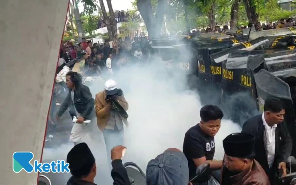 Aspirasi Rakyat Dihadiahi Gas Air Mata, Badko HMI Jatim Desak Kapolda Evaluasi Polres Sampang