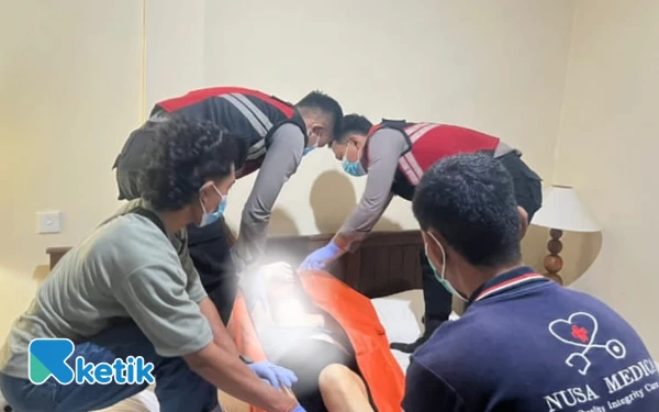 Thumbnail Berita - WNA Kanada Ditemukan Meninggal di Kamar Penginapan Jungutbatu, Polisi Turun Tangan