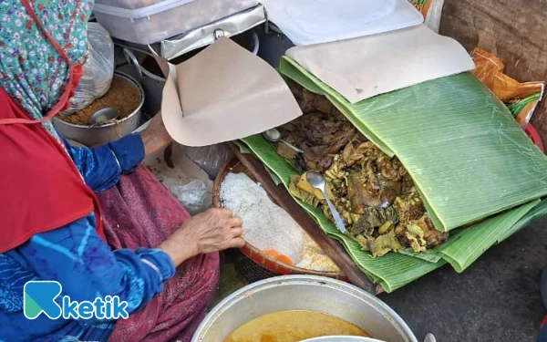 Thumbnail Berita - Nikmatnya Nasi Bhuk Hj Tuni, Kuliner Khas Madura yang Melegenda di Malang