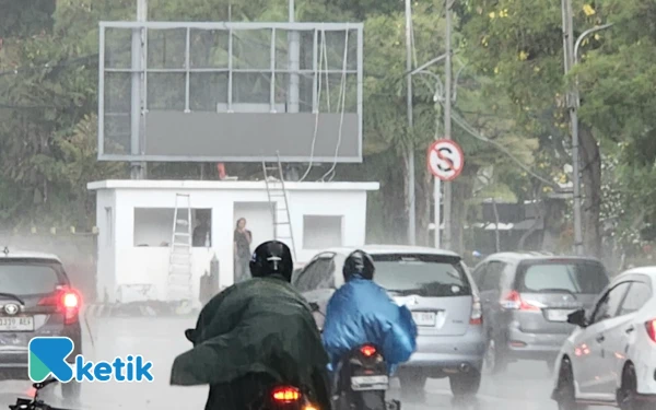 Thumbnail Berita - Cuaca Kota Surabaya 31 Oktober 2025 Diprakirakan Hujan Ringan, Begitu Juga Kota Blitar