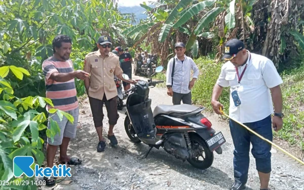 Bupati Bassam Instruksikan PUPR Halsel Lakukan Penanganan Teknis Jalan Wayaua–Tabangame