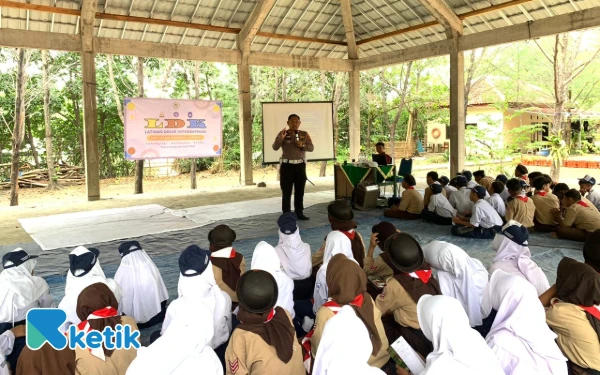 Thumbnail Berita - Polantas Brebes Turun ke Sekolah, Ajak Pelajar Jadi Generasi Tertib Lalu Lintas Lewat Cara Asyik
