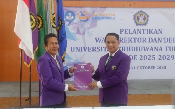 Pelantikan Pejabat Struktural Baru Unitri Tandai Regenerasi Kepemimpinan