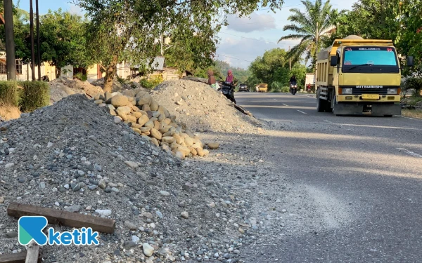 Thumbnail Berita - Proyek Siluman Gentayangan di Nagan Raya, Material Timbun Jalan Nasional
