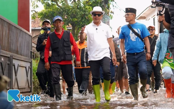 Thumbnail Berita - Anisipasi Banjir Susulan, Bupati Bandung Instruksikan Percepat Proses Normalisasi Saluran Air