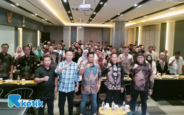 Thumbnail Berita - Anggota DPR RI Komisi IX Nurhadi Sosialisasikan Program Makan Bergizi Gratis di Tulungagung
