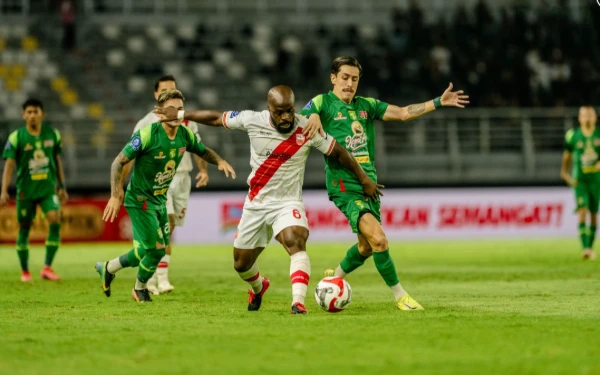 Thumbnail Berita - Persebaya vs Persis 2-1, Eduardo Perez Berhasil Keluar dari Tekanan