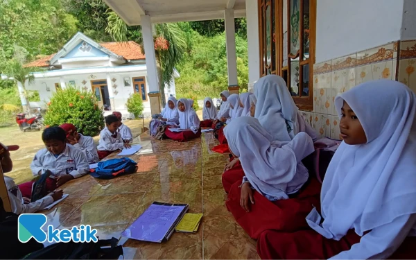 Miris! Sekolah Disegel Ahli Waris, 230 Siswa SDN Lerpak 2 Bangkalan Belajar di Mushala dan Rumah Warga
