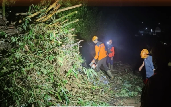Thumbnail Berita - Tiga Titik di Kota Batu Longsor Usai Hujan Deras, BPBD Imbau Warga Lereng Tetap Siaga