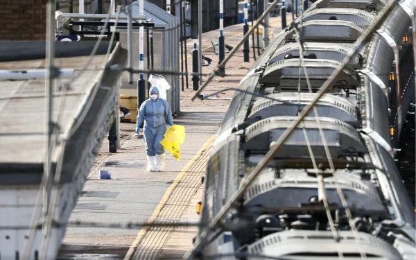 Thumbnail Berita - Mencekam! Aksi Penusukan Massal di Kereta London, Seorang Staf Terluka Parah