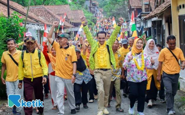 HUT Golkar Ke-61, Ribuan Warga Karangpucung Cilacap Jalan Sehat Bareng Mas Moro