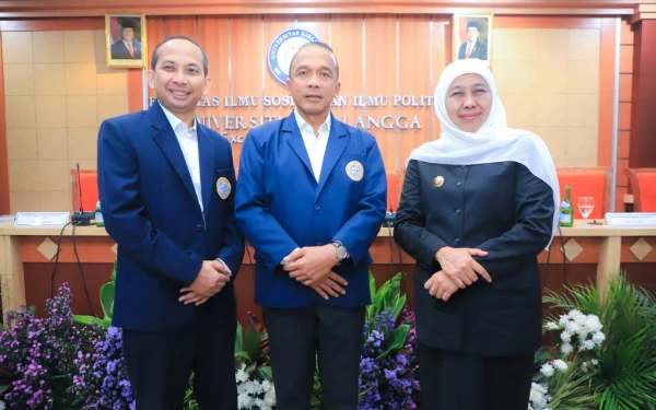 Polisi Agen Pemulihan Sosial! Khofifah Terinspirasi Film Will Smith Usai Baca Disertasi Kapolda Jabar